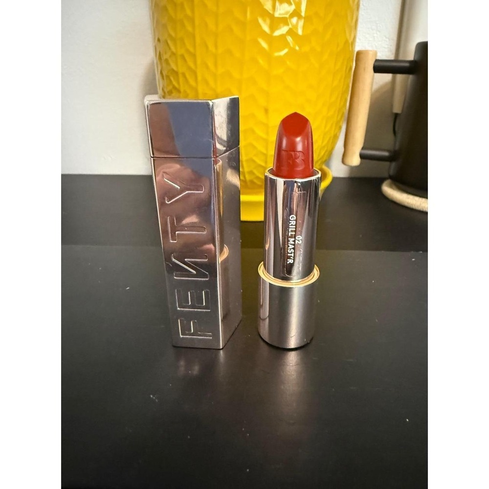 Fenty Beauty Fenty Icon Refillable Semi-Matte Lipstick 02 Grill Mast'r Maple Red